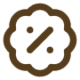Un badge brun à bords festonnés avec un symbole de pourcentage (%) au centre, rappelant le sceau d'une boulangerie, sur un fond gris clair.